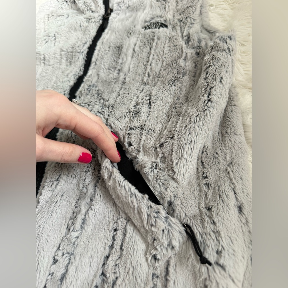 The North Face Gray Faux Fur Vest - Picture 5 of 8